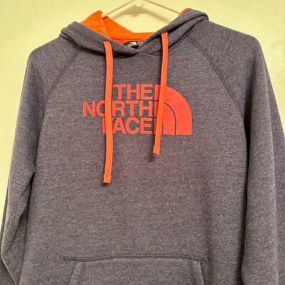 Women's Hoodie The North Face Medium Purple Spell Out Logo Hooded Sweatshirt - Picture 3 of 6